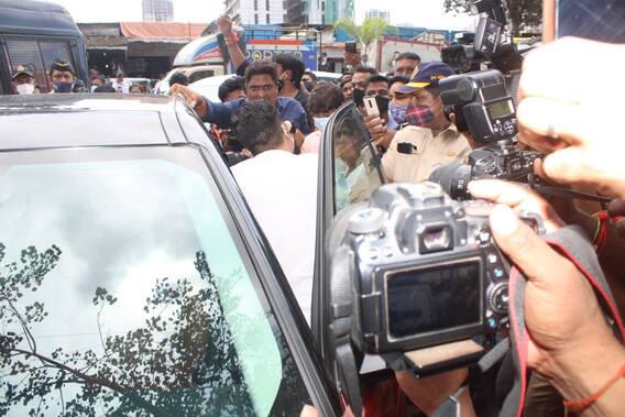 Shehnaz Gill At Siddharth Shukla Funeral: सिद्धार्थ शुक्ला के अंतिम दर्शन करने पहुंचीं शहनाज गिल संभालने नहीं संभल रहीं, रोते-बिलखते हुआ बुरा हाल