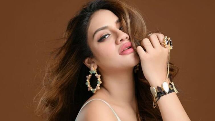 Nusrat Jahan Posted a bunch of new photos from her latest photoshoot Nusrat Jahan Photoshoot: নতুন মাতৃত্ব আর নায়িকা ভাবমূর্তি, দুইই অবলীলায় সামলাচ্ছেন নুসরত