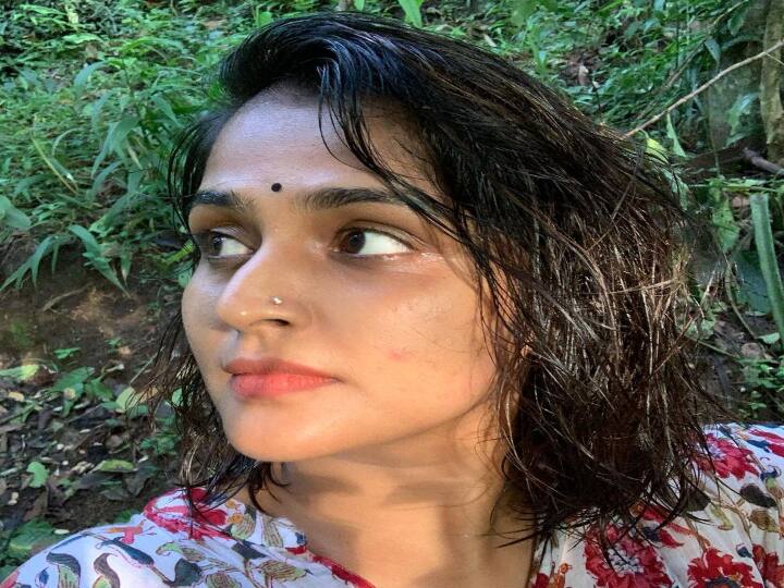 சொல்லுக்கும் அர்த்ததுக்கும் தூரங்கள் கிடையாது சொல்லாத காதல் எல்லாம் சொர்க்கத்தில் சேராது