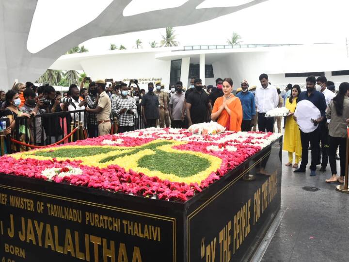 Kangana Ranaut pays homage at the memorial of the late Chief Minister Jayalalithaa மறைந்த முதல்வர் ஜெயலலிதா நினைவிடத்தில் கங்கனா ரணாவத் மரியாதை
