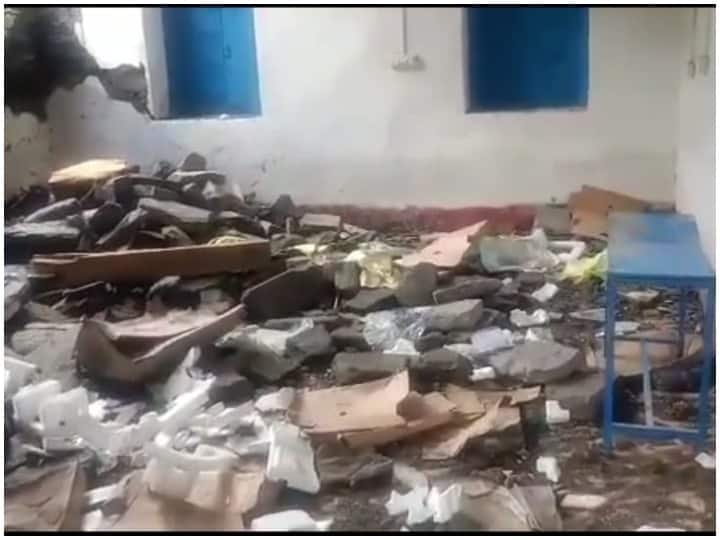 Bageshwar News: बागेश्वर में ठेकेदार की लापरवाही से सड़क निर्माण के दौरान हादसा, बोल्डर्स गिरने से टूटी स्कूल की दीवार