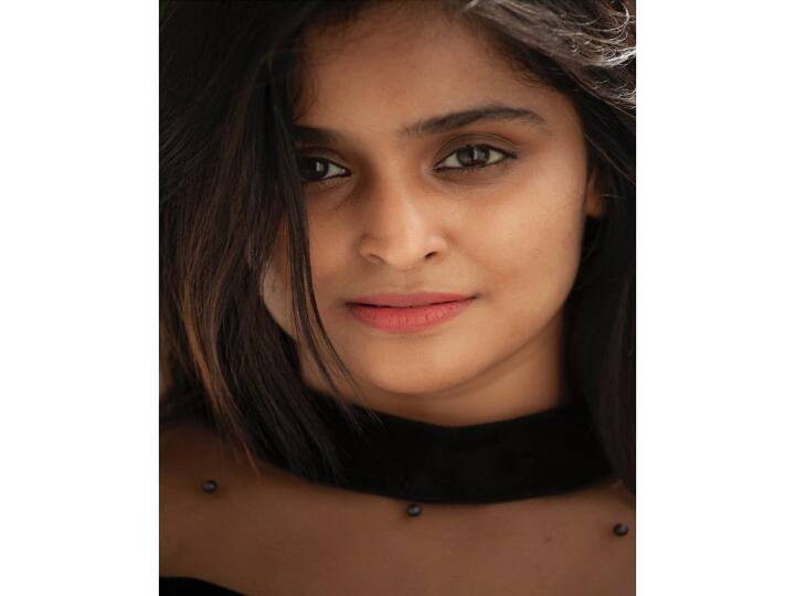 என் வீட்டு தோட்டத்தில் பூவெல்லாம் கேட்டுப்பார் என் வீட்டு ஜன்னல் கம்பி எல்லாமே கேட்டுபார்