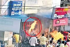 Warangal Chit Fund: భార్యాభర్తలపై పెట్రోల్ పోసి నిప్పు, సెల్‌ఫోన్ షాప్‌పై కూడా.. దంపతుల నిర్వాకం