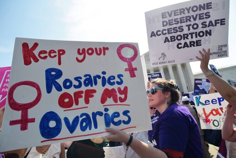 USA: Women's March to protest Texas abortion law in mass mobilization events अमेरिका की सड़कों पर विरोध में उतरीं महिलाएं आखिर क्या चाहती हैं?