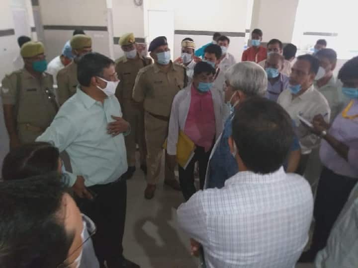 अधिकारी ने किया फिरोजाबाद मेडिकल कॉलेज का निरीक्षण, बोले- नहीं छिपा रहे मौत के आंकड़े