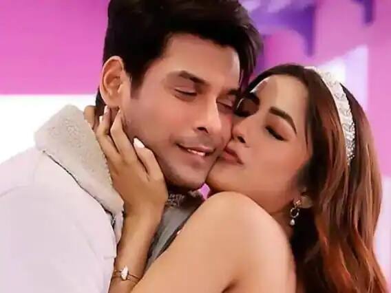 জনপ্রিয় টেলি অভিনেতা সিদ্ধার্থ শুক্লা ও শেহনাজ গিলের দীর্ঘদিন একে অপরের সঙ্গে সম্পর্ক ছিল। দুজনের সাত পাকে বাঁধা পড়ার অপেক্ষায় ছিলেন তাঁদের অনুরাগীরা। কিন্তু সেই প্রত্যাশা পূরণ হল না। গত ২ সেপ্টেম্বর অকালেই প্রয়াত হলেন সিদ্ধার্থ।