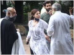 सिद्धार्थ शुक्ला के अंतिम संस्कार में पहुंची संभावना सेठ पुलिस पर भड़की, पति अविनाश द्विवेदी को दिया था पुलिस अधिकारी ने धक्का, देखें वीडियो