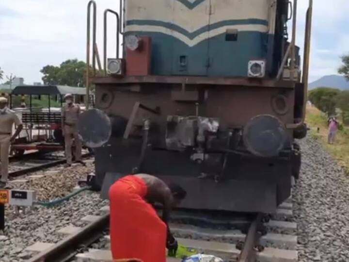 The test run of the second phase locomotive from Andipatti to Theni was conducted Theni | 120கிமீ வேகம்.. புழுதிப்பறக்க பறந்த ரயில்.. தேனி டூ ஆண்டிப்பட்டி ரயில் எஞ்சின் சோதனை!