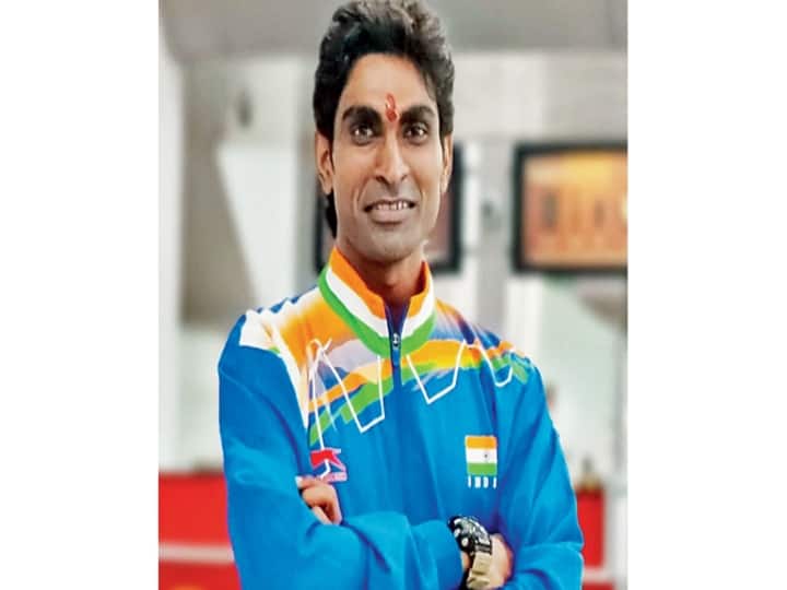 Tokyo Paralympics: Para Badminton 5 times world champion Pramod Bhagat qualifies for finals in Men's SL3 singles Event Tokyo Paralympics | பாரா பேட்மிண்டனில், இந்தியாவுக்கு முதல் பதக்கத்தை உறுதி செய்தார் உலக சாம்பியன் பிரமோத் பகத் !