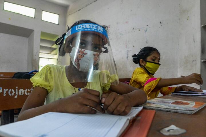 Coronavirus Today: India reports 42,618 new cases and 330 deaths in last 24 hours Coronavirus Today: देश में पिछले 24 घंटों में 42 हजार 618 नए केस दर्ज, 330 लोगों की मौत
