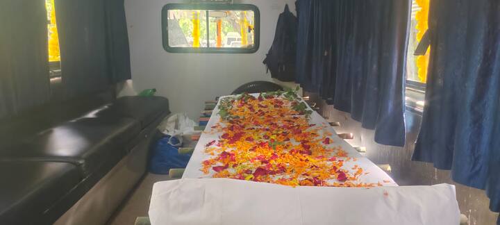 सिद्धार्थ की शव यात्रा निकालने से पहली की तस्वीर देखकर उनके फैंस बेहद भावुक हुए.