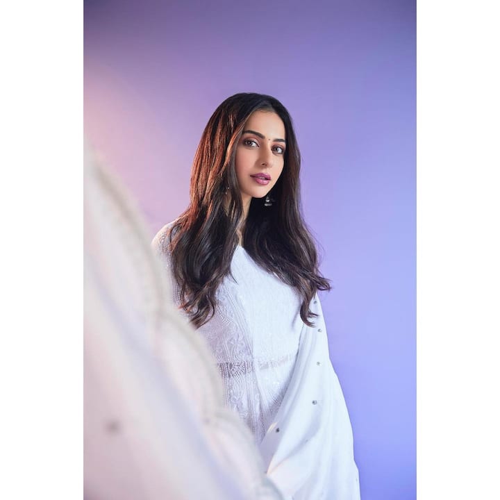 या प्रकरणात ईडीने एक्साइज डिपार्टमेंटशी देखील विचारपूस केली आहे जे या प्रकरणाची चौकशी करत आहेत. (photo courtesy : @rakulpreet/IG)