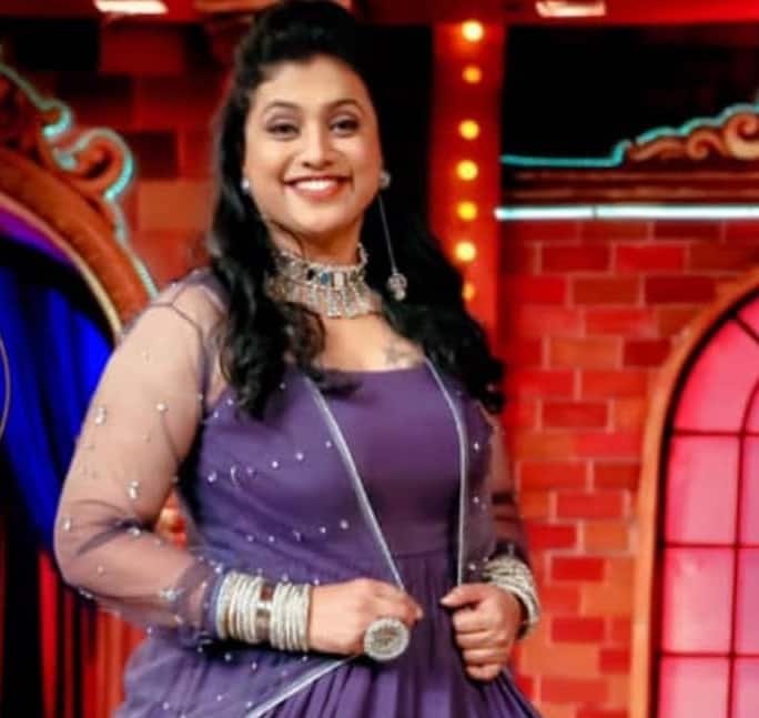 Roja: Actress And Politician Roja Emotional Remembering Her Past In Jabardasth Show Roja : సంపాదనంతా దాని కోసమే ఖర్చైపోయింది.. పిల్లలు పుట్టే అవకాశం లేదన్నారు.. గతం తలచుకొని రోజా కంటనీరు