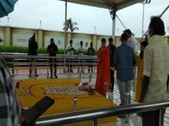 Actress  kangana ranaut pics | மறைந்த முதல்வர் ஜெயலலிதா நினைவிடத்தில் கங்கனா ரணாவத் மரியாதை