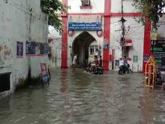 Heavy Rain in Amroha: मूसलाधार बारिश के चलते कोतवाली में भरा पानी, बेहाल है पुलिस कर्मियों का हाल 