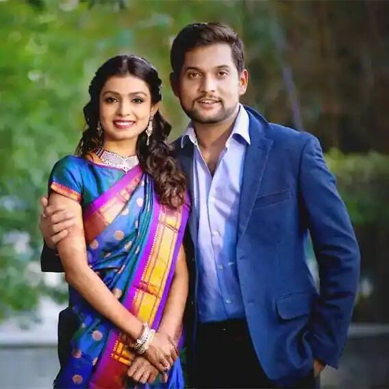 ২০২০-তে ইমলি-খ্যাত ময়ুরী দেশমুখের স্বামী আশুতোষের মৃত্যু হয়েছিল। ময়ুরী আশুতোষের মৃত্যুর পর সারাজীবন একা থাকার সিদ্ধান্ত নেন।