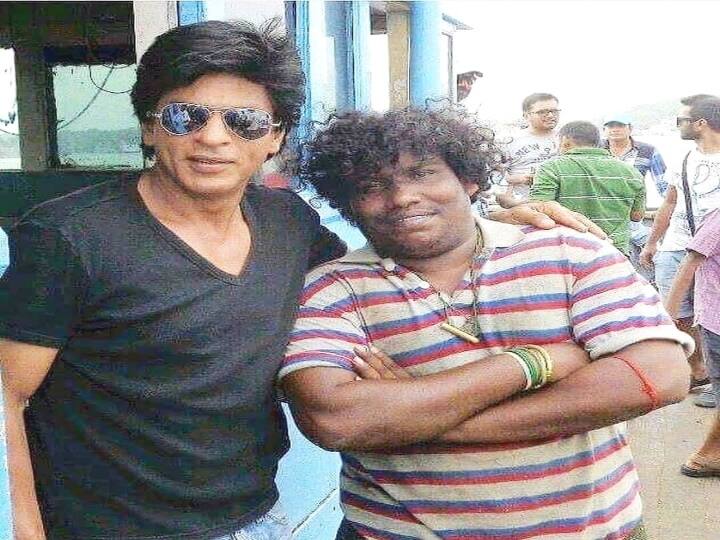 yogi babu join hands with upcoming sharukh khan movie directed by atlee ஷாருக்கானுடன் மீண்டும் யோகி பாபு.. வீரப்பன் கஜானாவுக்கு வேற பெயரா? யோகி அப்டேட்ஸ்..