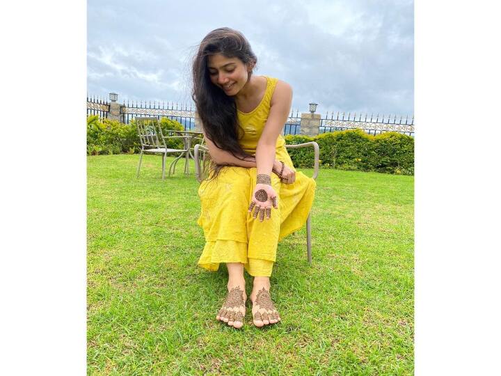இதயம் பறவை போலாகுமா.. பறந்தால் வானமே போதுமா.. நான் புல்லில் இறங்கவா இல்லை பூவில் உறங்கவா