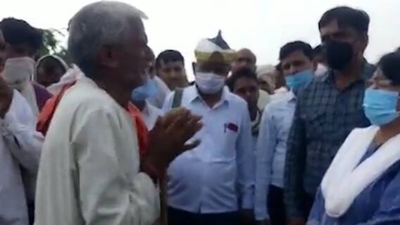 Uttar Pradesh मध्ये तापाची साथ, मुलांचे प्राण वाचवण्यासाठी पालकांची तळमळ, मन हेलावून टाकणारा व्हिडीओ