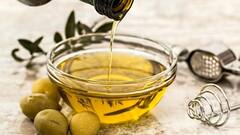 Olive Oil Benefits: উপকার অনেক, তাই রান্নায় অলিভ অয়েল ব্যবহারের পরামর্শ দিচ্ছেন পুষ্টিবিদরা