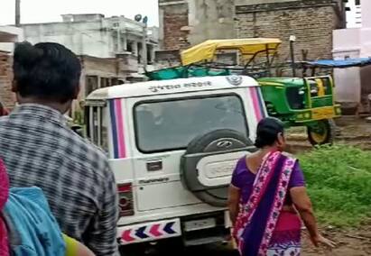 Banaskantha : family members scuffle with women helpline team after girl call to 181 Banaskantha : પ્રેમલગ્ન કરનારી યુવતીને રૂમમાં પૂરી મારી દીધું તાળું, સરકારી ટીમ પહોંચતા કર્યો હુમલો ને ....