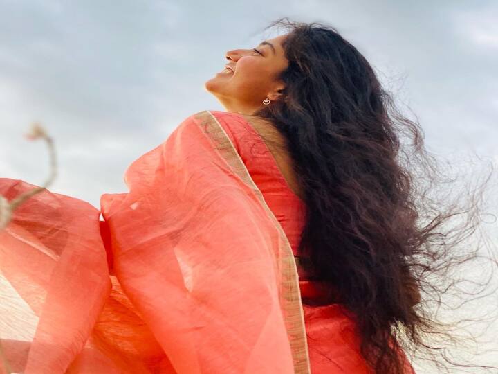 புல்வெளி புல்வெளி தன்னில் பனித்துளி பனித்துளி.. ஒன்று தூங்குது தூங்குது பாரம்மா