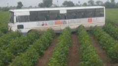 દ્વારકાઃ ડ્રાઈવરે સ્ટેરિંગ પરથી કાબુ ગુમાવતા ગાંધીનગર જામજોધપુર રૂટની ST બસને નડ્યો અકસ્માત