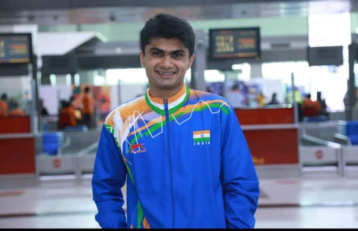 Tokyo Paralympics: Noida DM IAS Suhas Yathiraj Wins Silver, Loses In Final Of Badminton Singles (SL4) Tokyo Paralympics: IAS Suhas Yathiraj Wins Silver, Loses In Final Of Badminton Singles (SL4)
