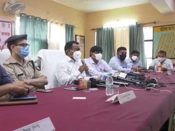 बरेली जिले में फैलते वायरल बुखार को लेकर डीएम नीतीश कुमार ने की प्रेस कॉन्फ्रेंस