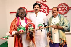 Pawan Kalyan: కిన్నెర కళాకారుడు మెుగులయ్యకు ఆర్థిక సాయం అందజేసిన పవన్.. ఫొటోలు చూశారా?
