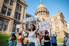 ਅਮਰੀਕਨ ਗਾਇਕਾ ਤੇ ਅਦਾਕਾਰਾ ਬੀਟ ਮਿਡਲਰ ਨੇ ਦਿੱਤਾ ‘ਸੈਕਸ ਹੜਤਾਲ’ ਦਾ ਸੱਦਾ, ਕਿਉਂ…?