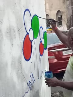 West Bengal By Election : জোরকদমে শুরু দেওয়াল লিখন, গাড়ি থামিয়ে তৃণমূল কর্মীদের উৎসাহ 'দিদির'