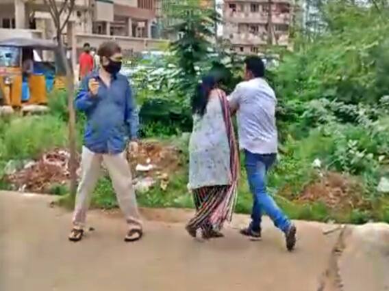 Viral Video: రచ్చకెక్కిన వివాహేతర సంబంధం... రోడ్డుపై కొట్టుకున్న వైద్యుడు, మహిళ