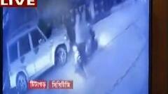 North 24 Parganas: টিটাগড়ে বিজেপি কর্মীদের বাড়ি বোমাবাজি, ক্যামেরাবন্দি ঘটনার ভিডিও। Bangla News