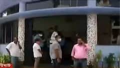 Teachers Agitation : অভিষেকের বাড়ির সামনে বিক্ষোভ দেখানোর আগেই থানায় নিয়ে গিয়ে শিক্ষিকাদের সংবর্ধনা পুলিশের