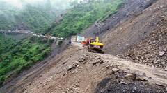 Nainital में पहाड़ी से निकला मलबा बाइक के ऊपर गिरा | Uttarakhand Prime