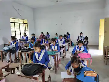 Wyra Gurukul School: గురుకుల స్కూల్‌లో కరోనా కలకలం.. 29 మంది విద్యార్థినులకు కొవిడ్ పాజిటివ్.. సిబ్బంది అలర్ట్