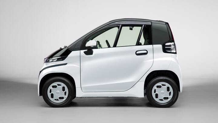 पॉवरसाठी 9.06 kWh लिथियम-आयन बॅटरी देण्यात आली आहे, जी कारच्या फ्लोअरला लावण्यात आलीय. कारची मोटर जास्तीत जास्त 12 hp ची पॉवर आणि 56 Nm ची पीक टॉर्क जनरेट करते.