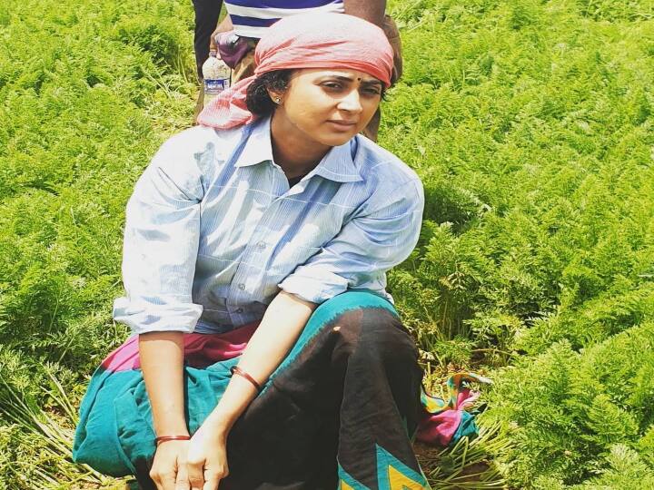 தனது பட்டப்படிப்பை முடிப்பதற்காக எஸ்.சங்கர் மற்றும் பி. சி. ஸ்ரீராம் ஆகியோரின் படங்களை கனிகா நிராகரித்தார்.