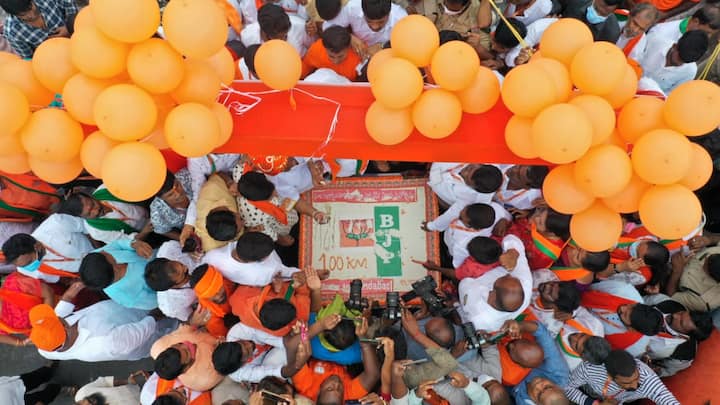 10వ రోజు మోమిన్ పేట నుండి ప్రజాసంగ్రామ యాత్రను ప్రారంభించారు.