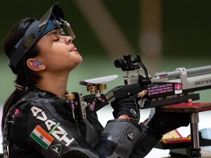 अवनि लेखरा: भारत की पैरा शूटर अवनि लेखरा ने महिलाओं की 10 मीटर एयर स्टैंडिंग SH1 इवेंट में वर्ल्ड रिकॉर्ड की बराबरी करते हुए गोल्ड मेडल पर निशाना साधा. फाइनल में लेखरा ने 249.6 के स्कोर के साथ ना सिर्फ वर्ल्ड रिकॉर्ड की बराबरी की बल्कि पैरालंपिक खेलों का नया रिकॉर्ड भी अपने नाम किया.