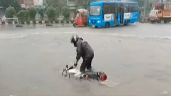 ભારે વરસાદથી સુરતના કેટલાક વિસ્તારો જળબંબાકાર, જુઓ વીડિયો