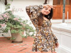 Actress Aathimka pics | நீதானே நீதானே என் நெஞ்சை தட்டும் சத்தம் - ஆத்மிகா போட்டோ ஆல்பம்