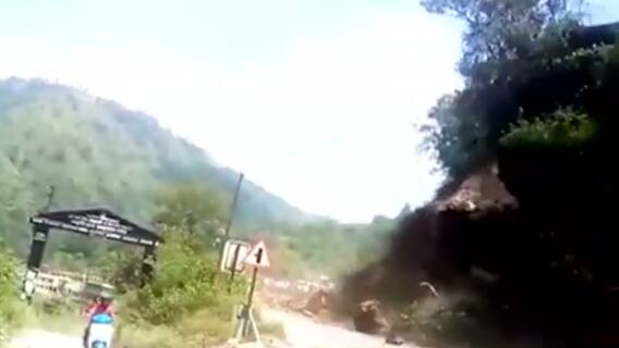 Uttarakhand Landslide: पहाड़ों से हुई चट्टानों की बरसात, देखकर दिल दहल जाएगा  | Hindi News