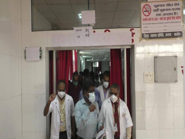 Administration on alert after dengue case in Jalaun ann Jalaun: डेंगू से युवक की मौत के बाद प्रशासन अलर्ट, नोडल अधिकारी ने मेडिकल कॉलेज का दौरा किया
