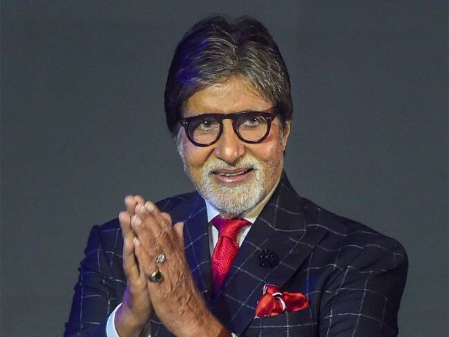 अमिताभ बच्चन : एक्टर अमिताभ के बारे में कहा जाता है कि जब उनके बच्चे विदेश जाते हैं तो बिग बी दो घड़ियां पहनते हैं. एक जिसमें भारत का समय दिखे और दूसरी जिसमें उस देश का समय दिखाई दे जहां उनके बच्चे गए हैं. यही नहीं, कहा तो यहां तक जाता है कि अमिताभ बच्चन नेटवर्क इशु से बचने के लिए कई मोबाइल फ़ोन भी अपने पास रखते हैं.