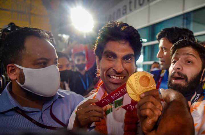 The para athletes were received by Haryana Sports Minister and former hockey player Sandeep Singh, officials of the Paralympic Committee of India (PCI), besides a swarm of fans among others.  Photo: PTI