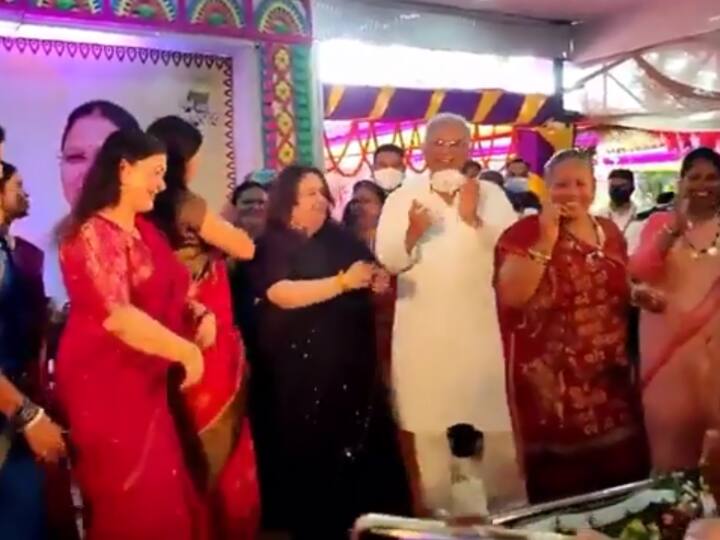 Chattisgarh Chief Minister Bhupesh Baghel dancing during Teeja Pola Festival celebrations 2021 Teeja Pola 2021: लोक उत्सव तीजा-पोरा तिहार के मौके पर जमकर थिरके छत्तीसगढ़ के सीएम भूपेश बघेल, देखें- Video
