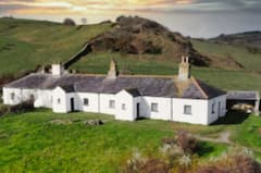 No Electricity House: ఈ ఇంటికి కనీసం కరెంటే లేదు.. అయినా ఇన్ని కోట్ల ధర ఏంటి బాబోయ్