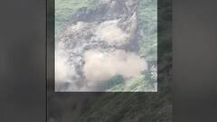 Shimla: देखते-देखते सड़क पर टूटकर गिरा पहाड़ का हिस्सा । Landslide